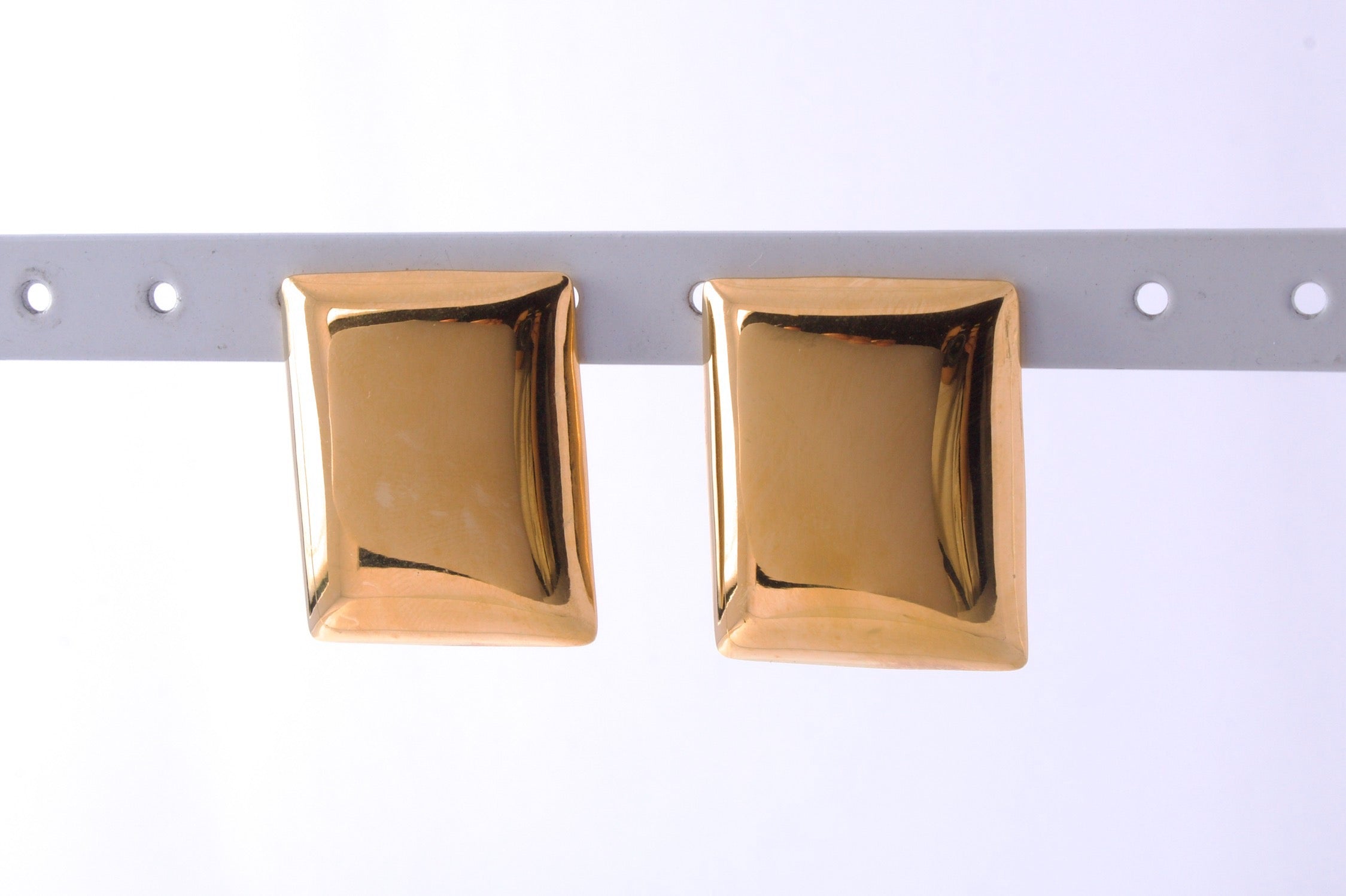 GOLD SQUARE STUDS