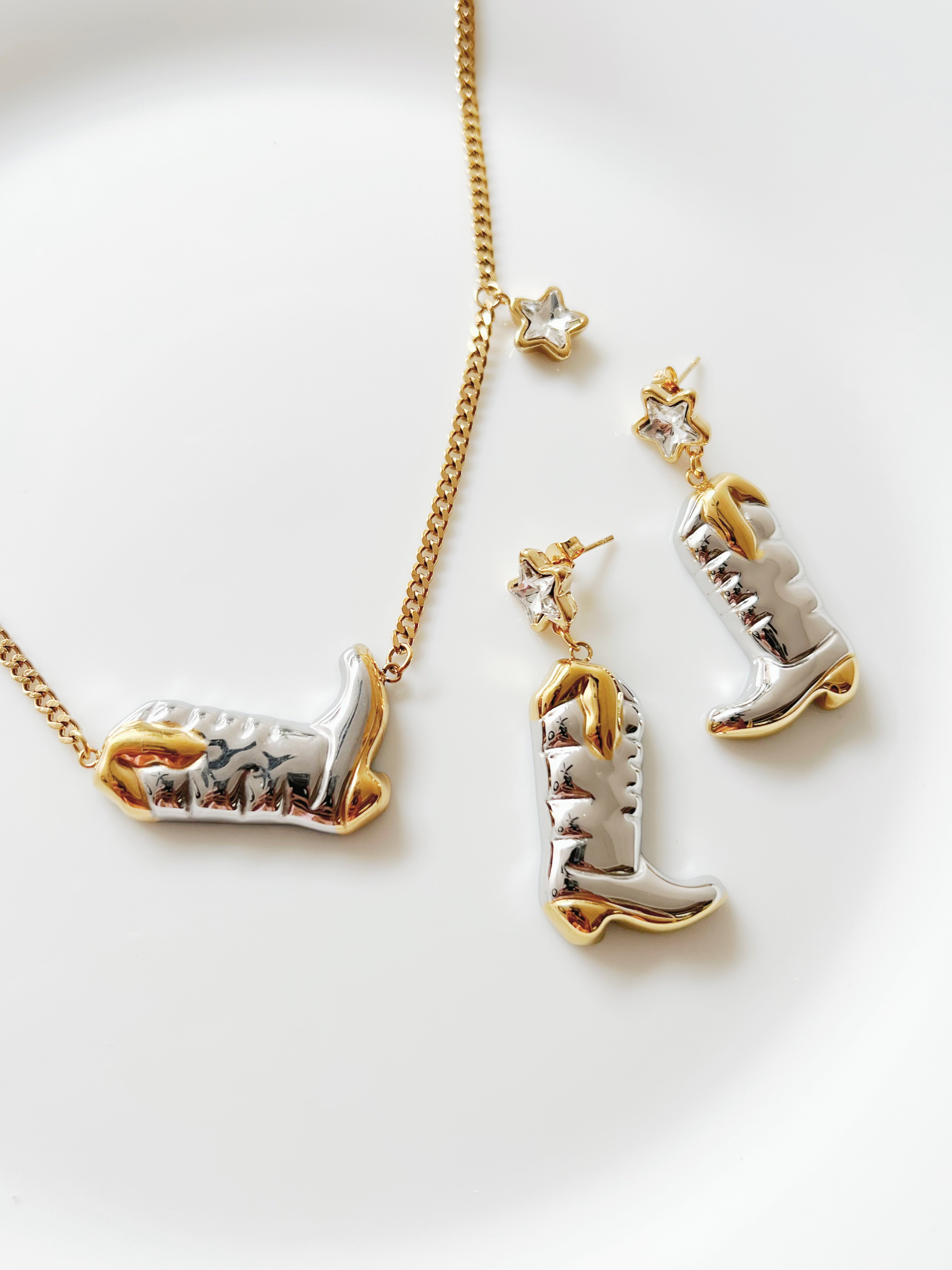 COWGIRL NECKLACE